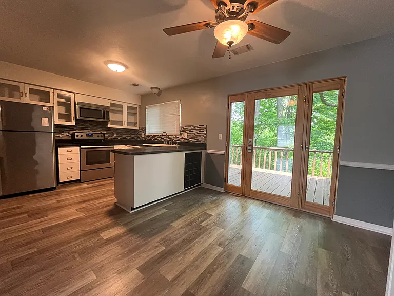 914 Maces Grove Rd — Photo 3