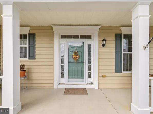 561 Chickamauga Dr, Harpers Ferry, WV 25425