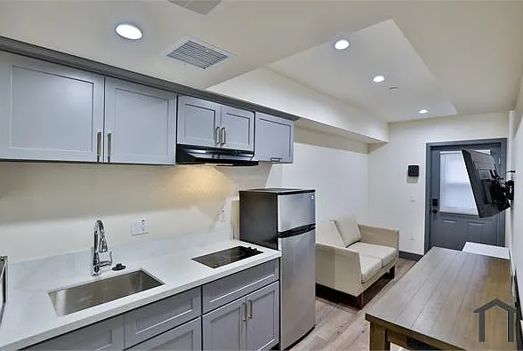 2 bed, 510 sqft, $2,700 — Photo 3