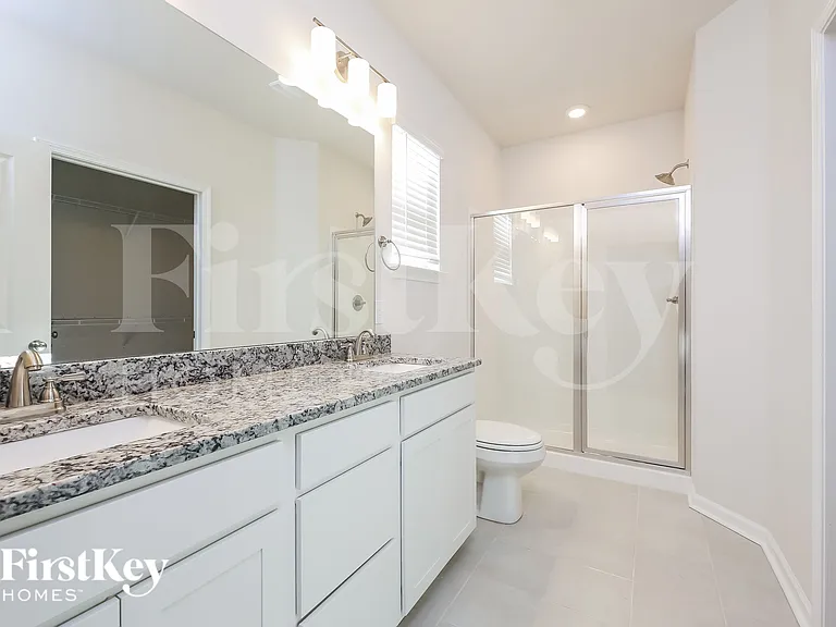 534 Hillpark Ln — Photo 10