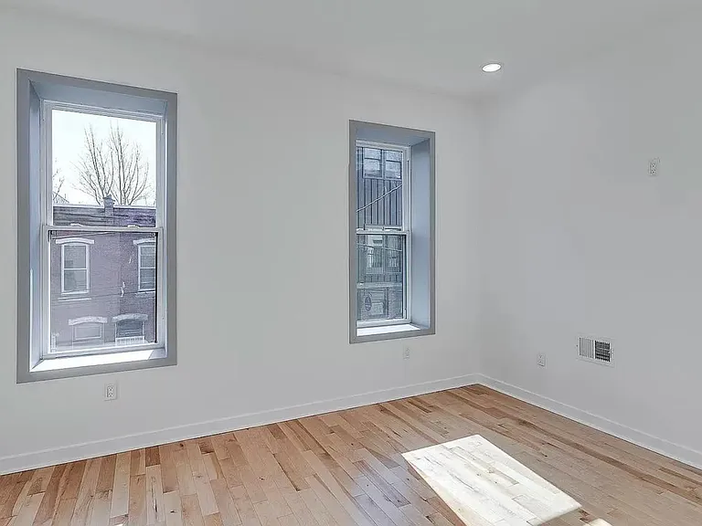 1719 Arlington St — Photo 18