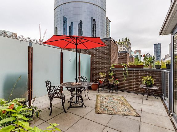 2nd image of 1068 Hornby St #603