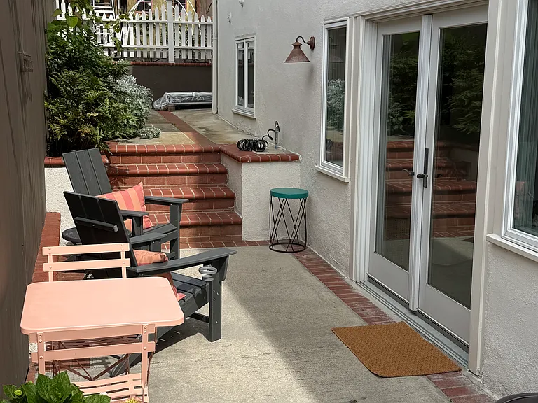 480 Blumont St #B — Photo 2