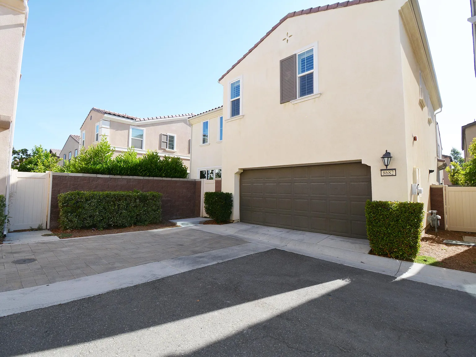 4 bed, 3.5 bath, 2040 sqft, $3,900 — Photo 2