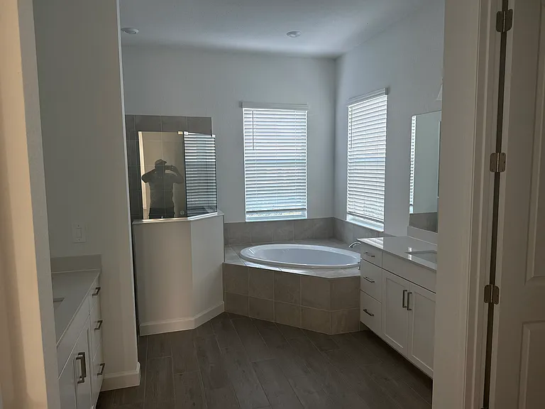 7796 Lakes Edge Ln — Photo 14