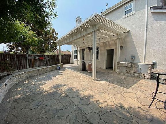 4th image of 101 W Ferndale Ave