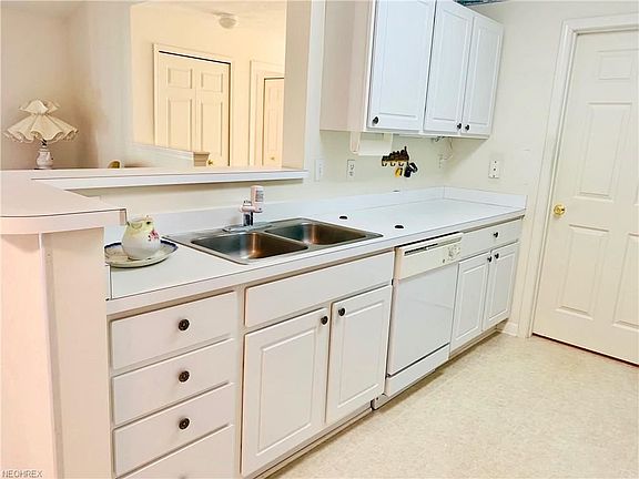 5th image of 3391 Lenox Village Dr Unit 252