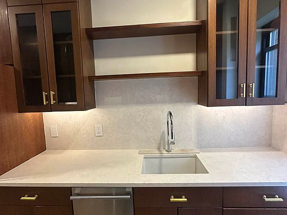 5th image of 339 Bedford Ave APT 10