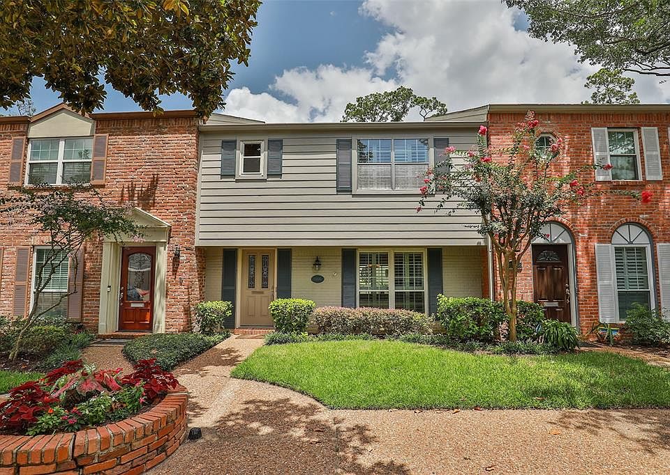1st image of 12606 Huntingwick Dr #106