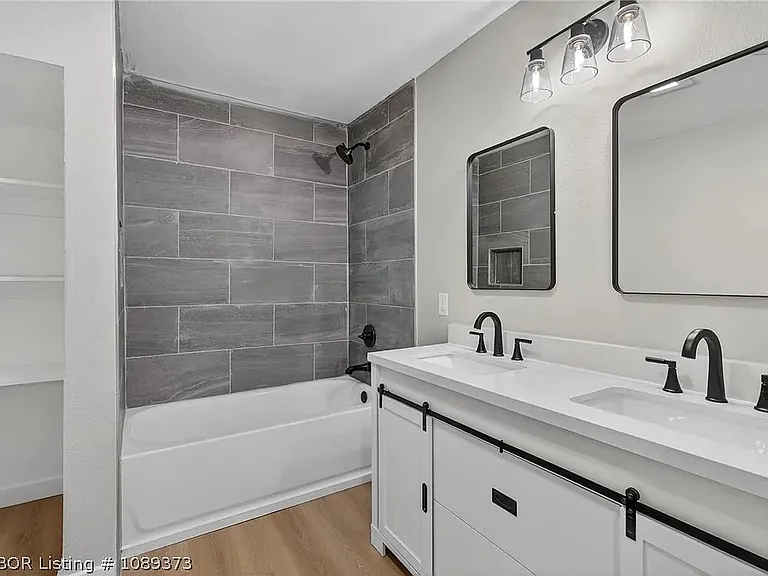 602 Cartwright St — Photo 6