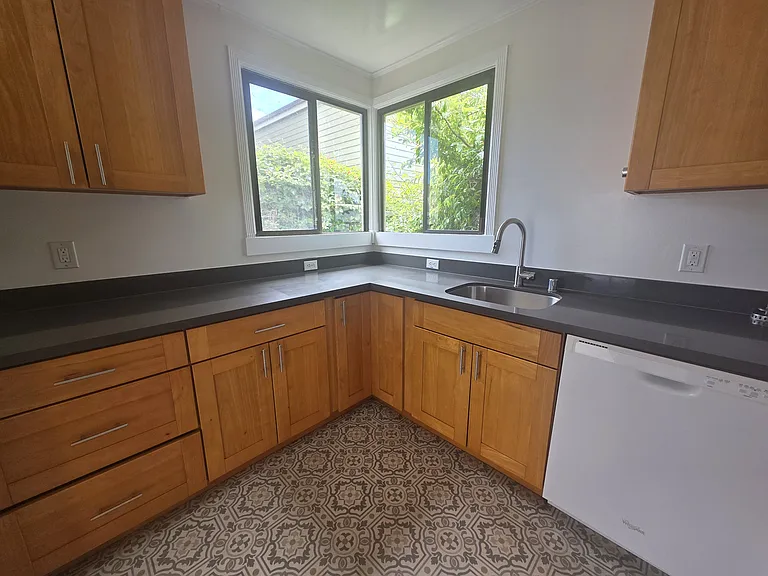 616 Miramontes St — Photo 7