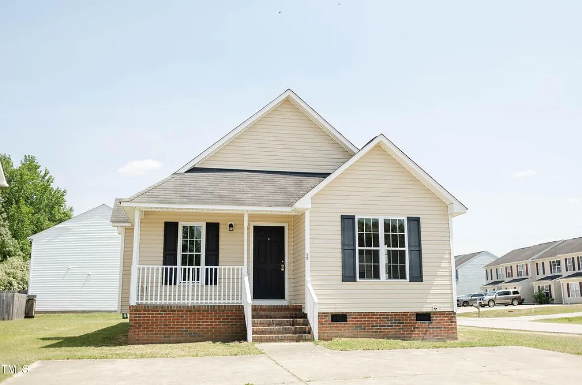4 bed, 1590 sqft, $1,900 — Photo 1