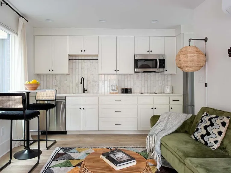542 Boulevard Pl NE #C — Photo 5