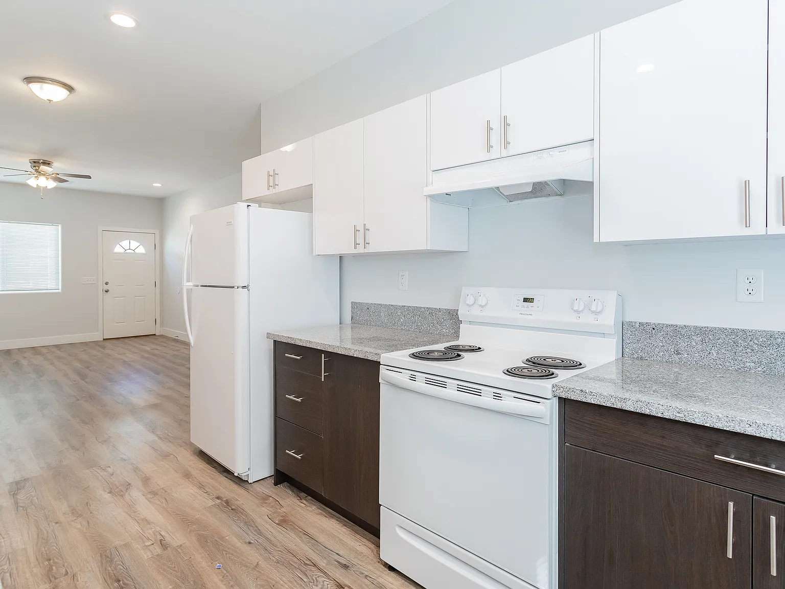 3 bed, 1100 sqft, $1,379 — Photo 3