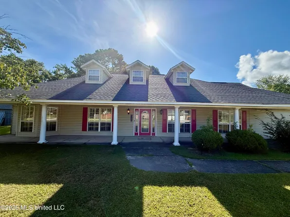 2504 Tampica Rd, Gautier, MS 39553