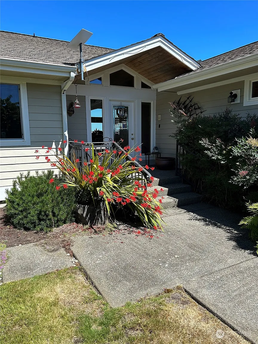 8932 NE Point No Point Road photo 1