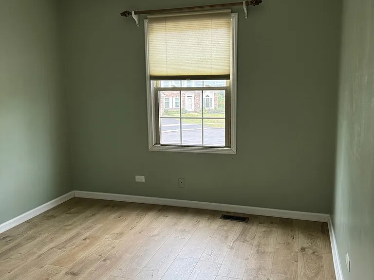 2404 Kenmore Ct — Photo 22