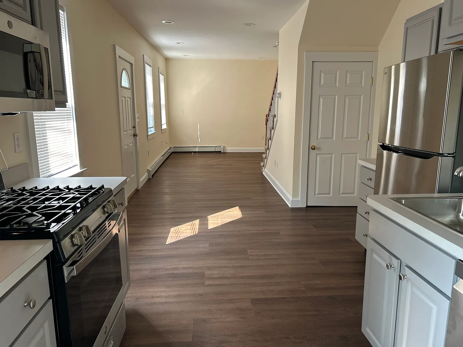 3 bed, 1.5 bath, $3,200 — Photo 2
