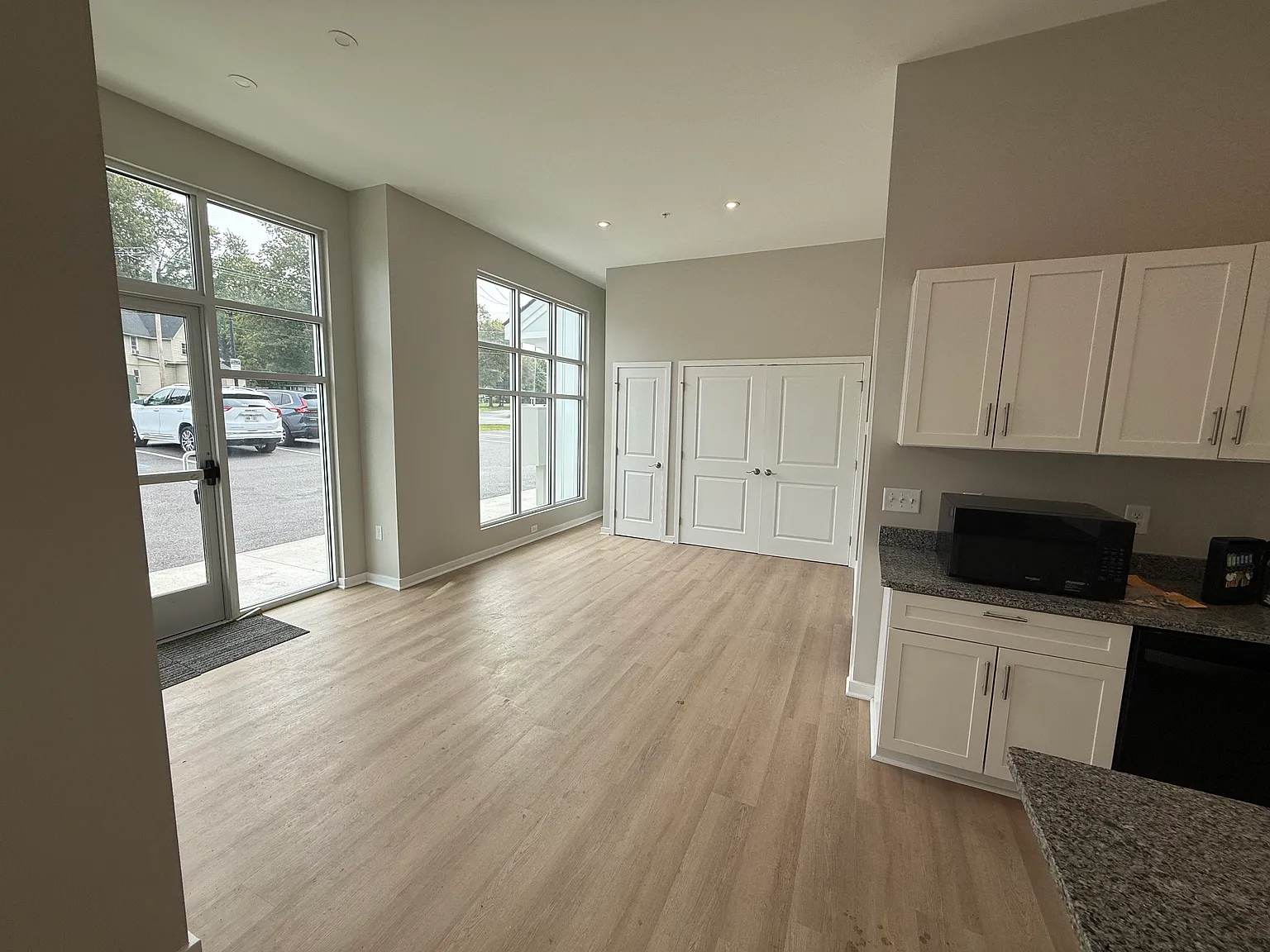 33 E Buffalo St — Photo 2