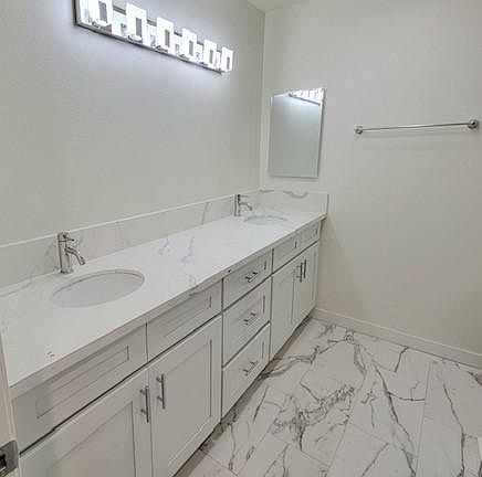 5th image of 13951 Moorpark St #301
