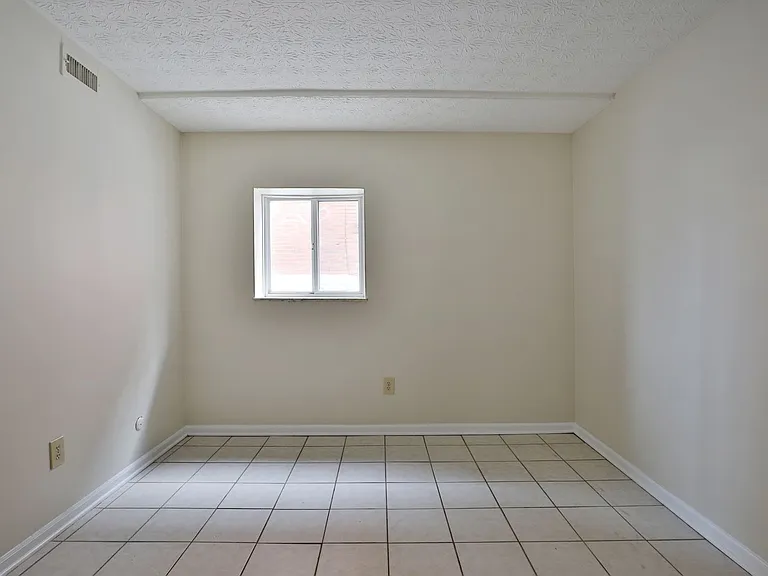450 E Norwich Ave — Photo 21