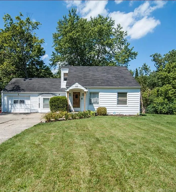 1613 Woods Dr photo 1