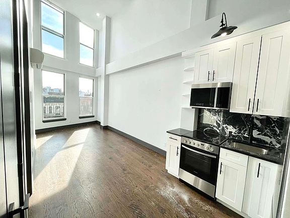 2nd image of 2107 Regent Pl #10A