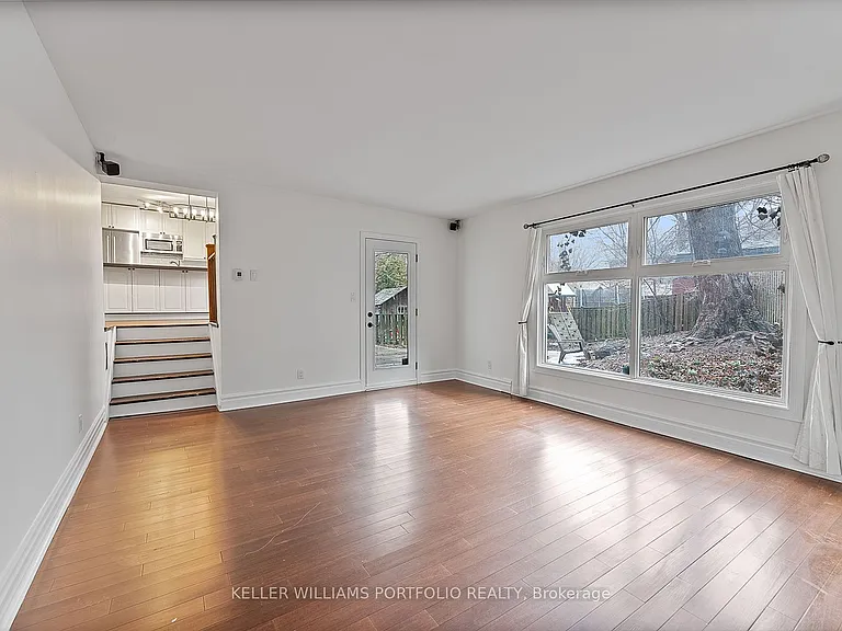 40 Scarboro Cres — Photo 25