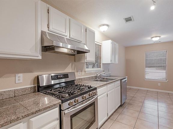3rd image of 918 Bolton Ct