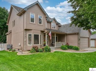 1223 Cork Dr, Papillion, NE 68046