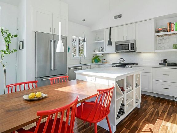 5th image of 2 Cozy Ln