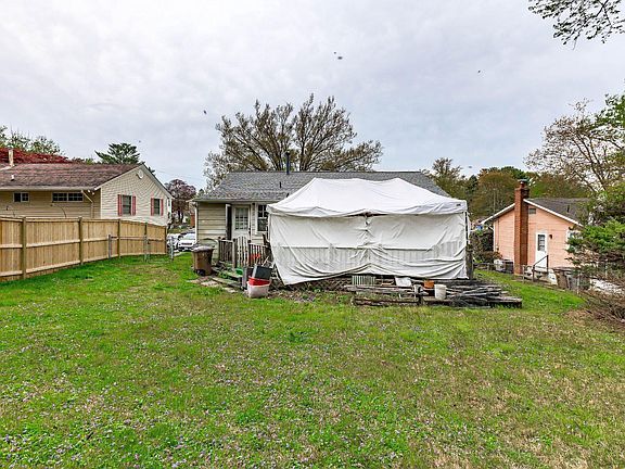4th image of 210 Hardy Pl