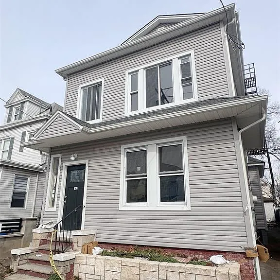 162 Van Buren St — Photo 1