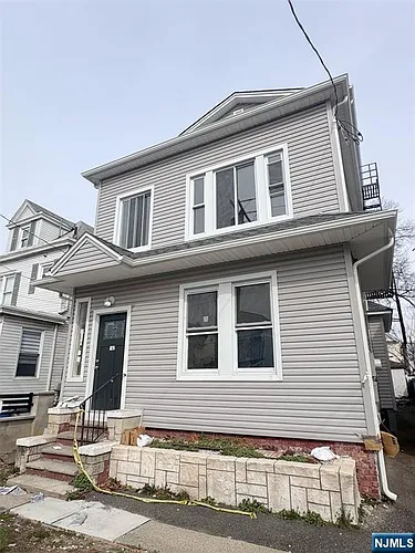 162 Van Buren St Photo 1
