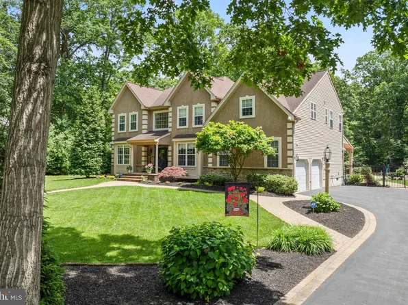 33 Waterview Dr, Pilesgrove, NJ 08098