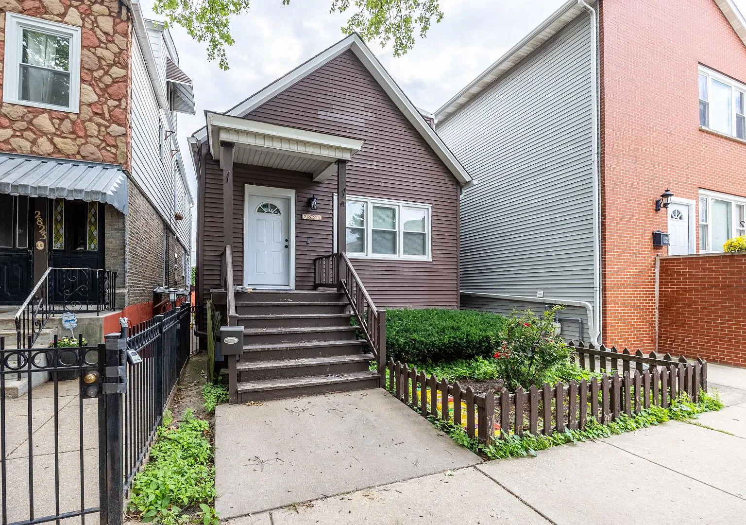 2821 N Campbell Ave — Photo 3