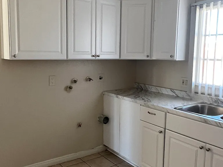 505 Palm Dr — Photo 8