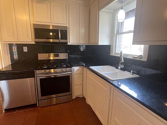 2nd image of 416 Grace Ln