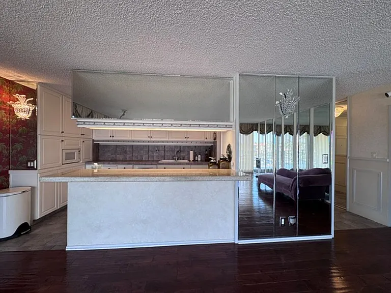 5400 The Toledo #410 — Photo 8