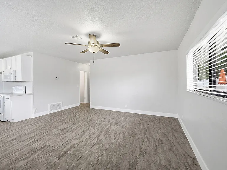 1320 SW 34th Ave #1 — Photo 4