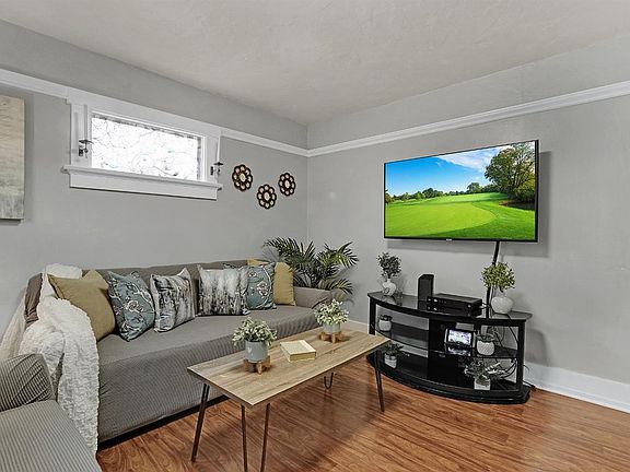 3rd image of 1078 E San Fernando St