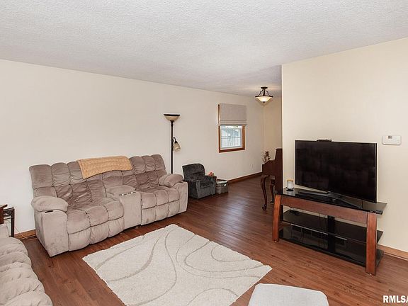 5th image of 3121 Windsor Dr