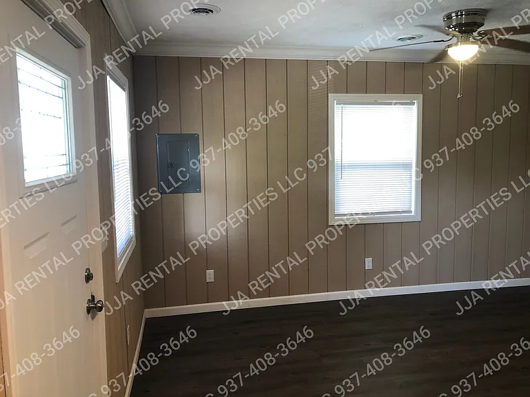 living room/bedroom pic