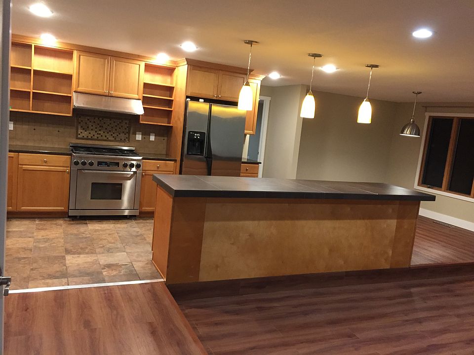 Updated gourmet kitchen, including 6 burner stove