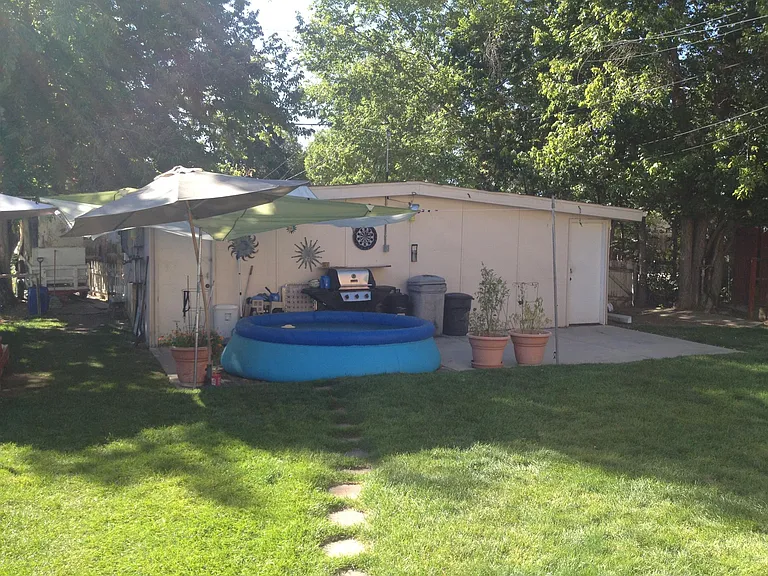 1119 Clinton St — Photo 8