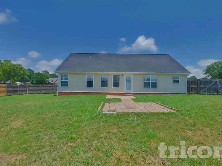 1221 Grace Ct — Photo 17