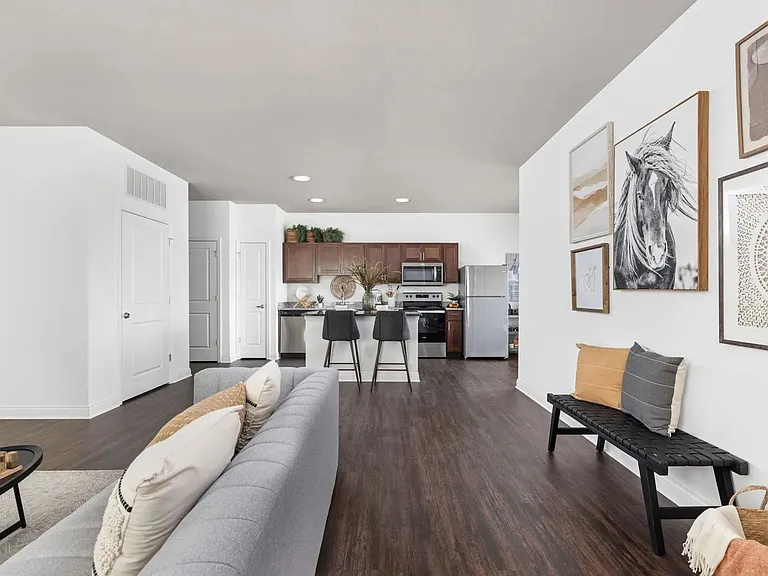Union Club Apartments — Photo 6