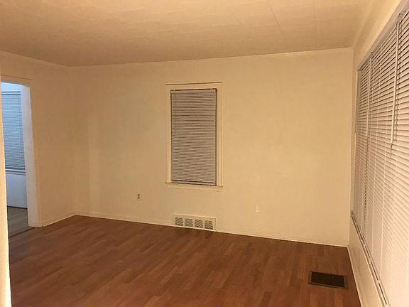5th image of 25648 Cole St