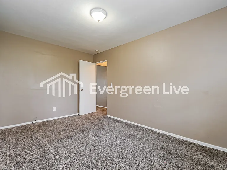 697 Cranford Dr — Photo 11