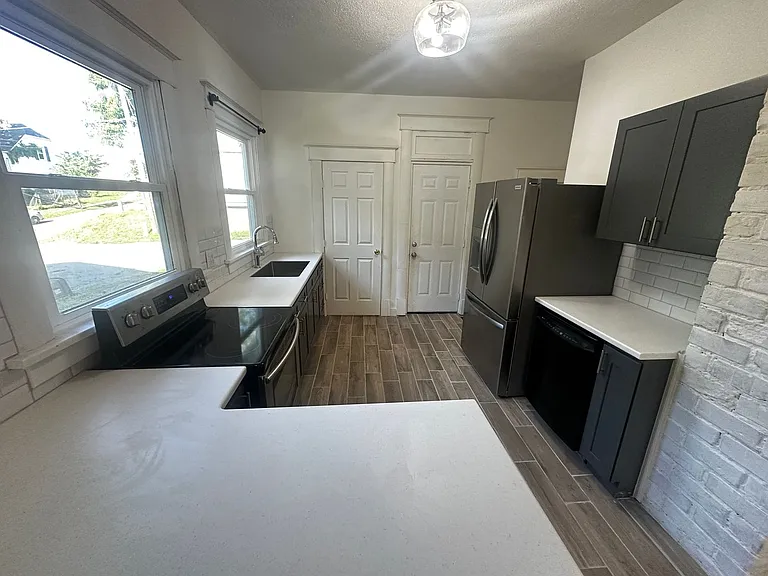 420 S 22nd St — Photo 4